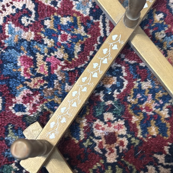 Vintage Accordion Wooden Rack With Leaves Design - Picture 8 of 9